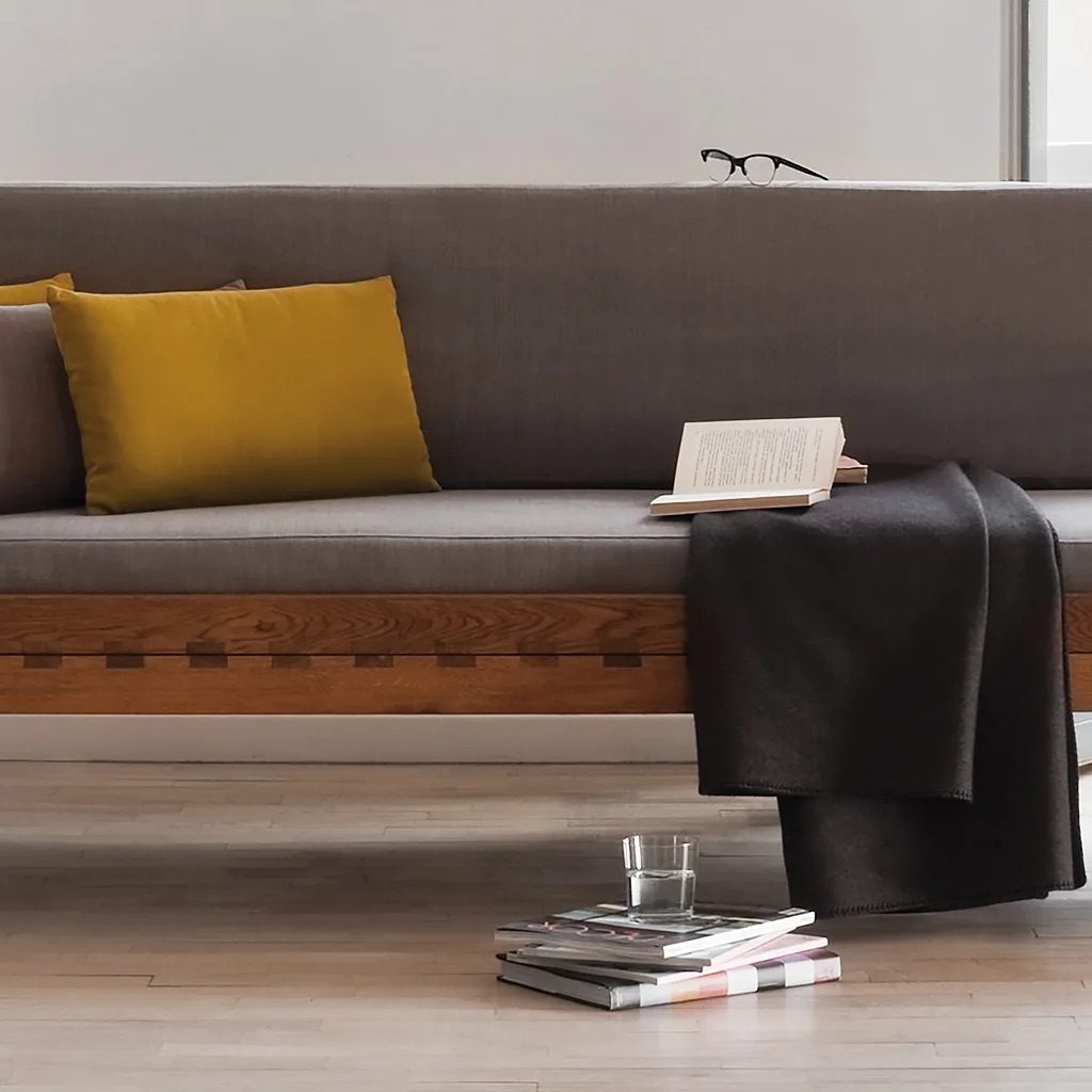 Divano-letto-in-legno-Duetto-e-bicicletta